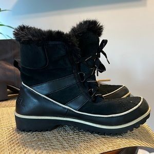 Black Sorel Caribou Boots